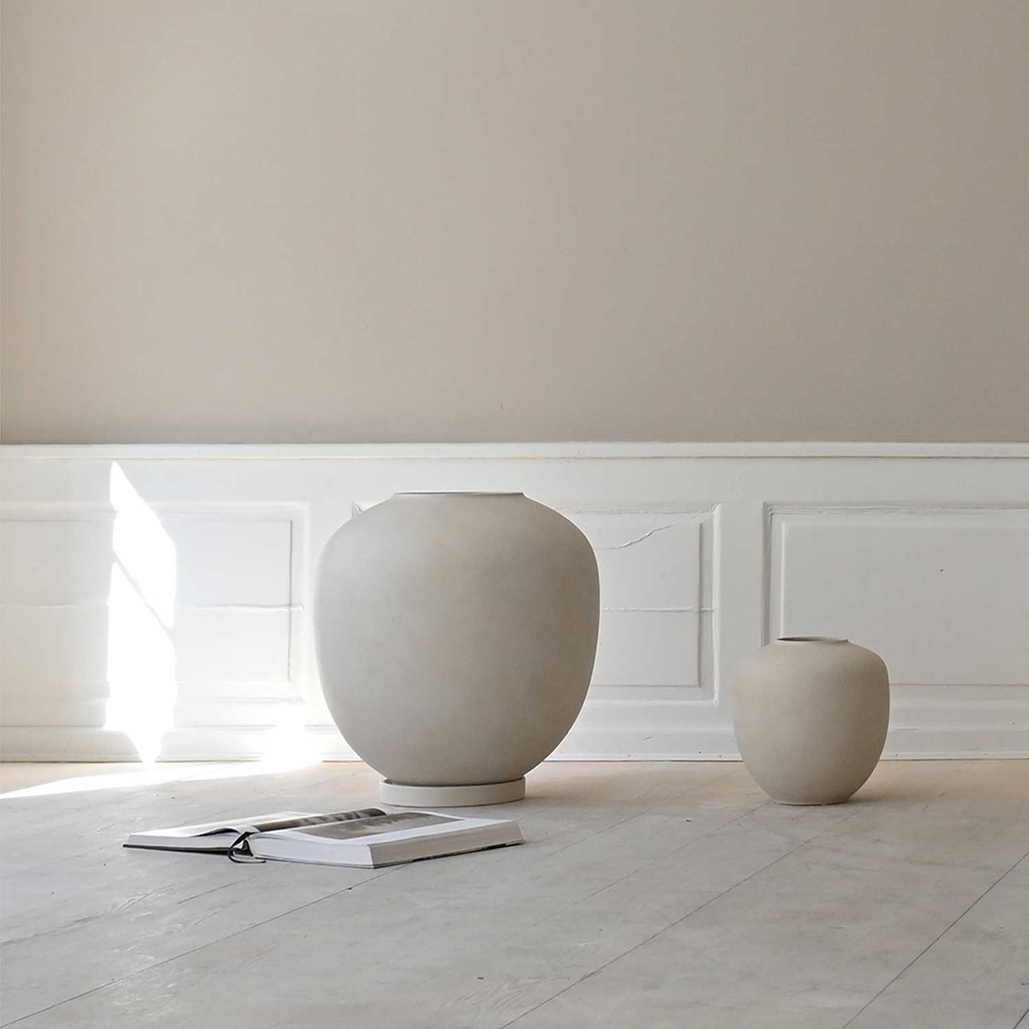 SUNAO - Vase exterieur design en béton fibré