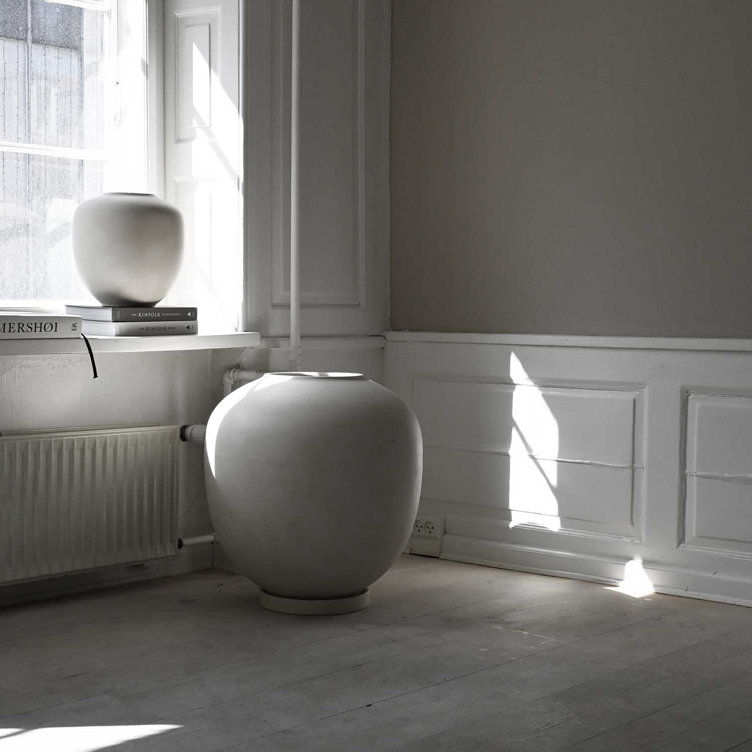 SUNAO - Vase exterieur design en béton fibré