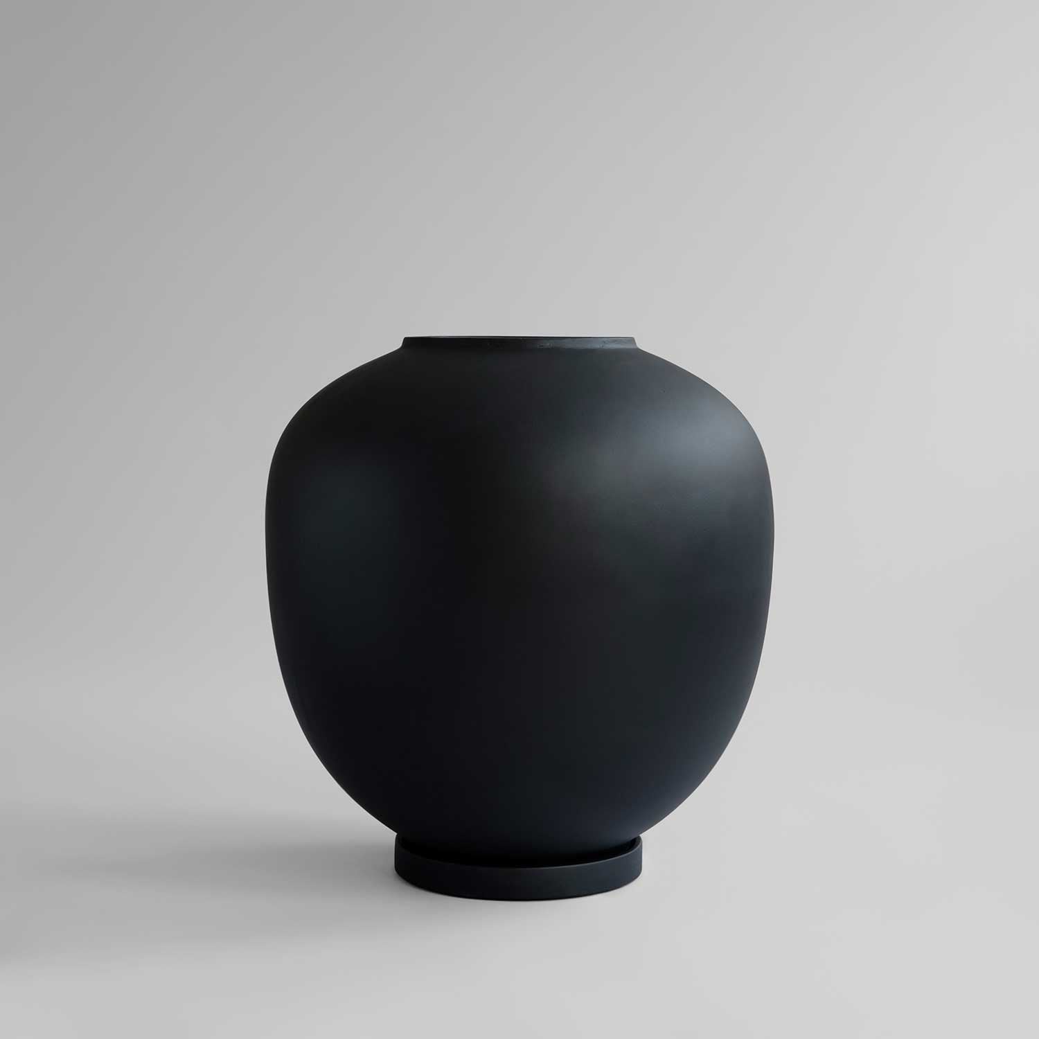 SUNAO - Vase exterieur design en béton fibré