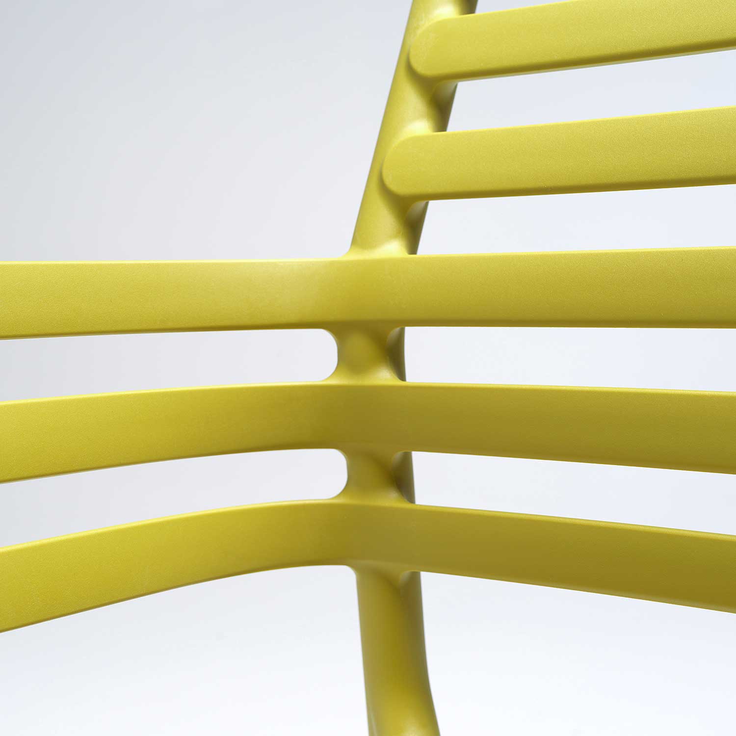 DOGA Armchair - Chaise d'extérieur design empilable avec accoudoirs