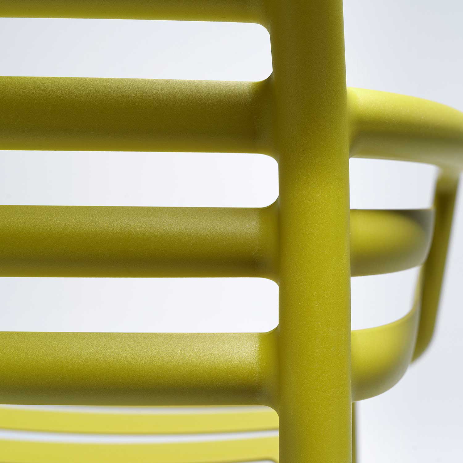 DOGA Armchair - Chaise d'extérieur design empilable avec accoudoirs