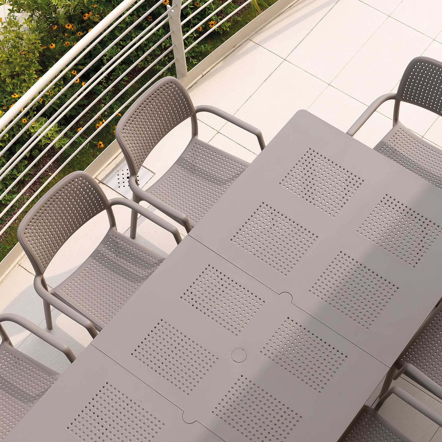 BORA - Chaise d'extérieur design avec accoudoirs