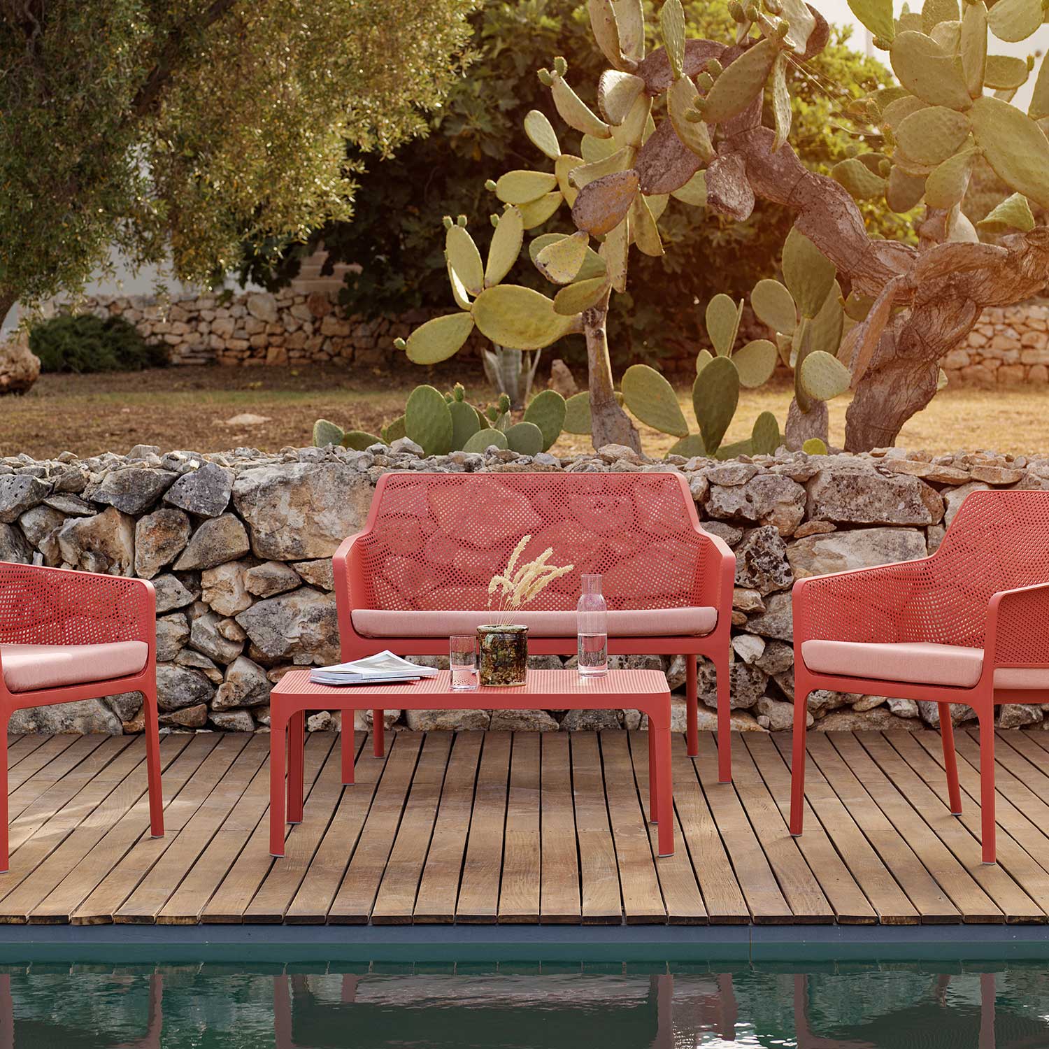 NET Bench - Waterproof and durable designer outdoor bench