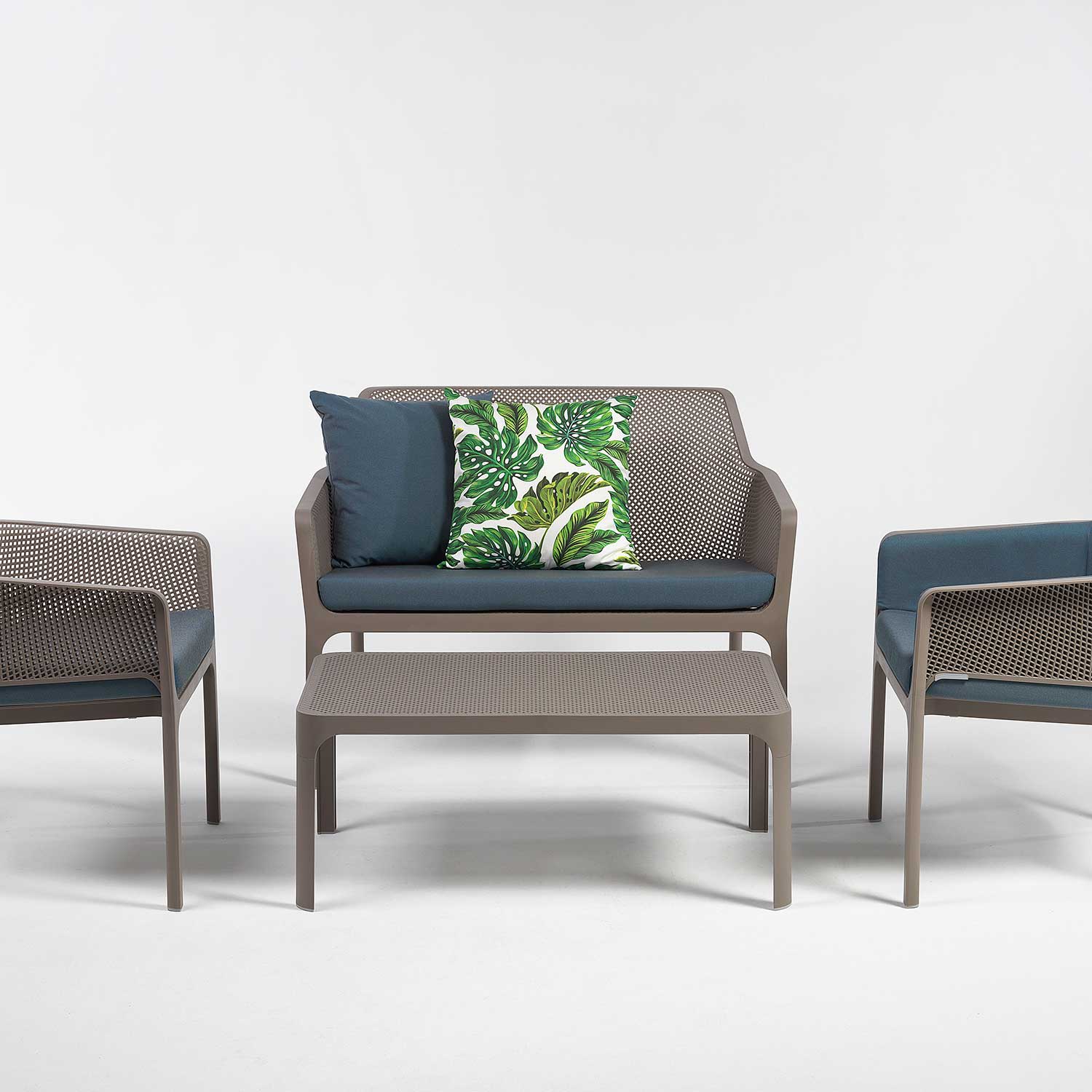 NET Bench - Waterproof and durable designer outdoor bench