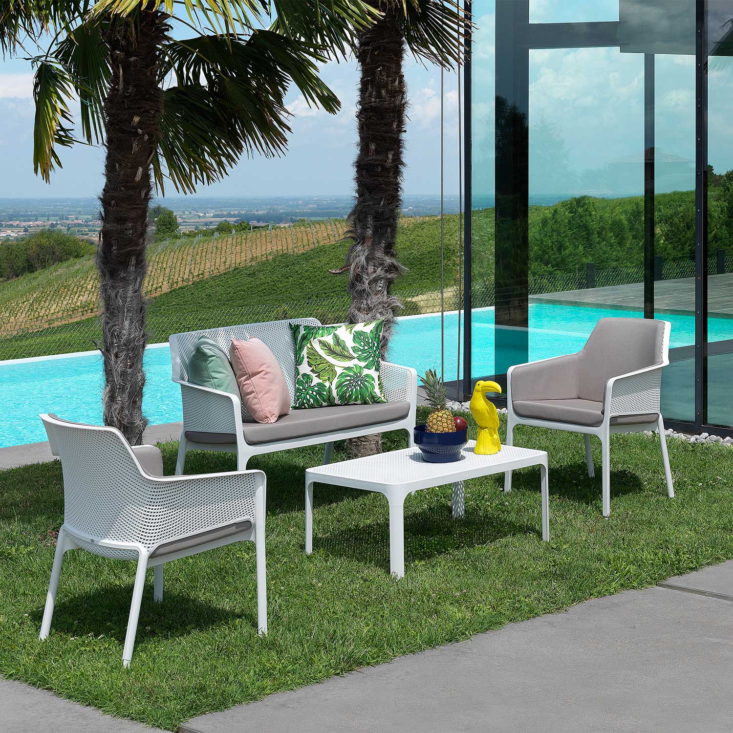 NET Relax - Designer outdoor chair with armrests