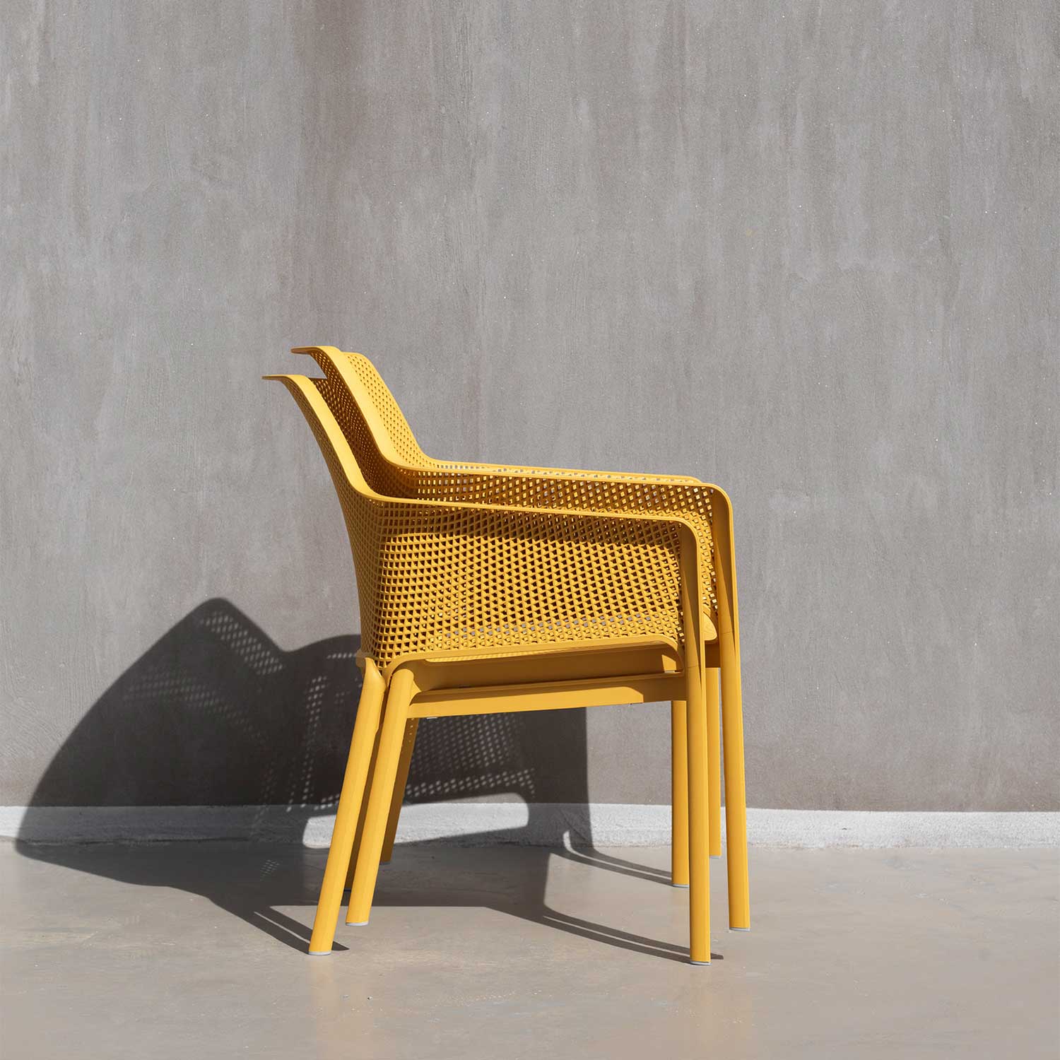 NET Relax - Designer outdoor chair with armrests