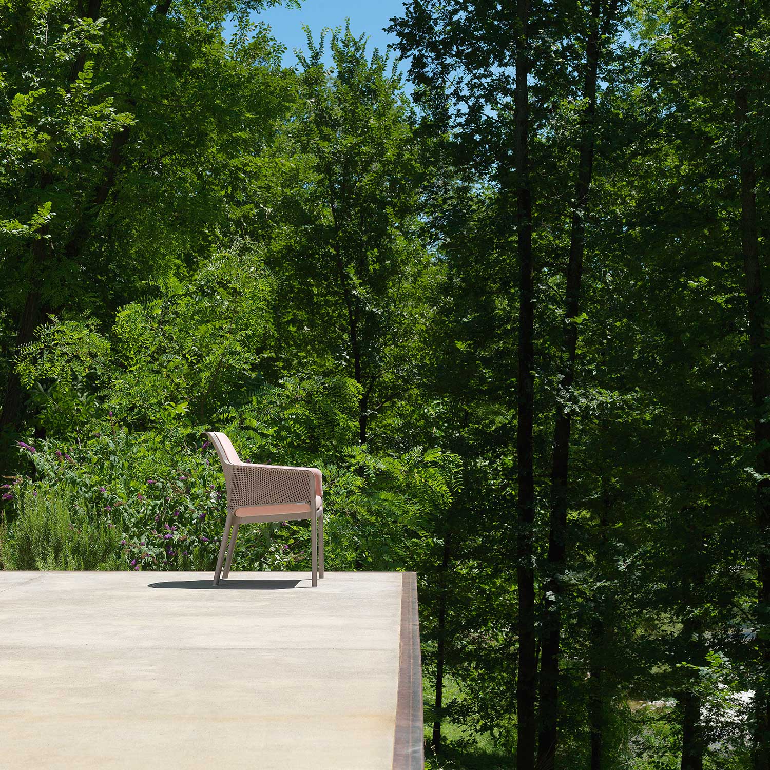 NET Relax - Designer outdoor chair with armrests