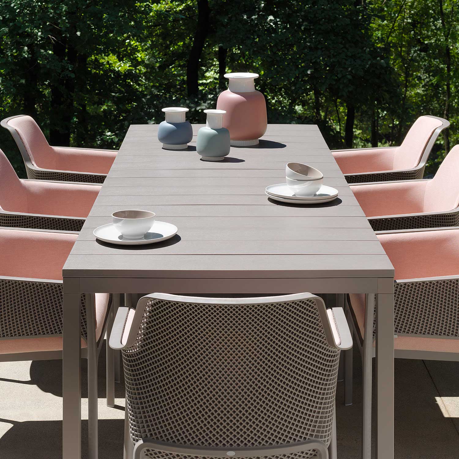 NET Relax - Designer outdoor chair with armrests