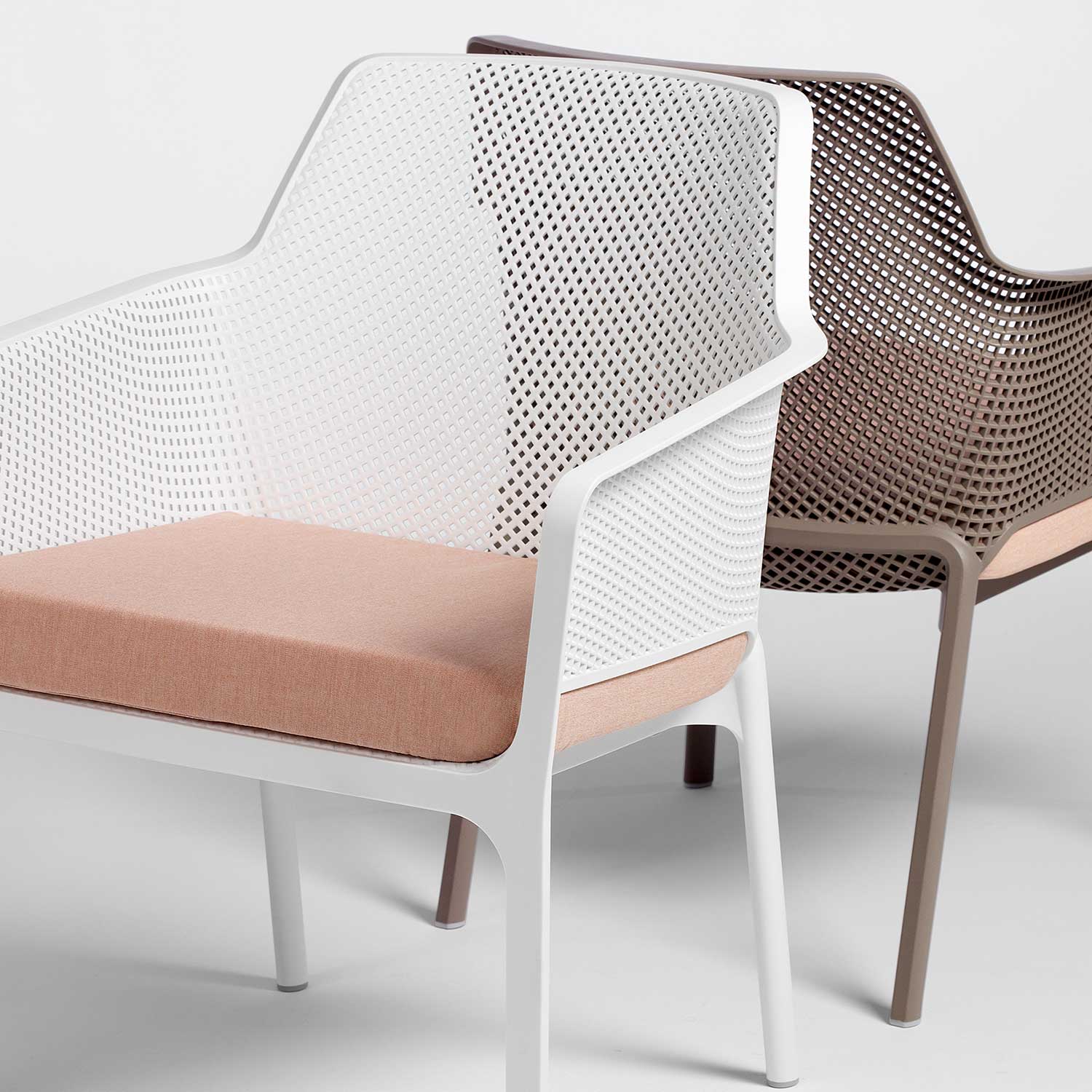 NET Relax - Designer outdoor chair with armrests