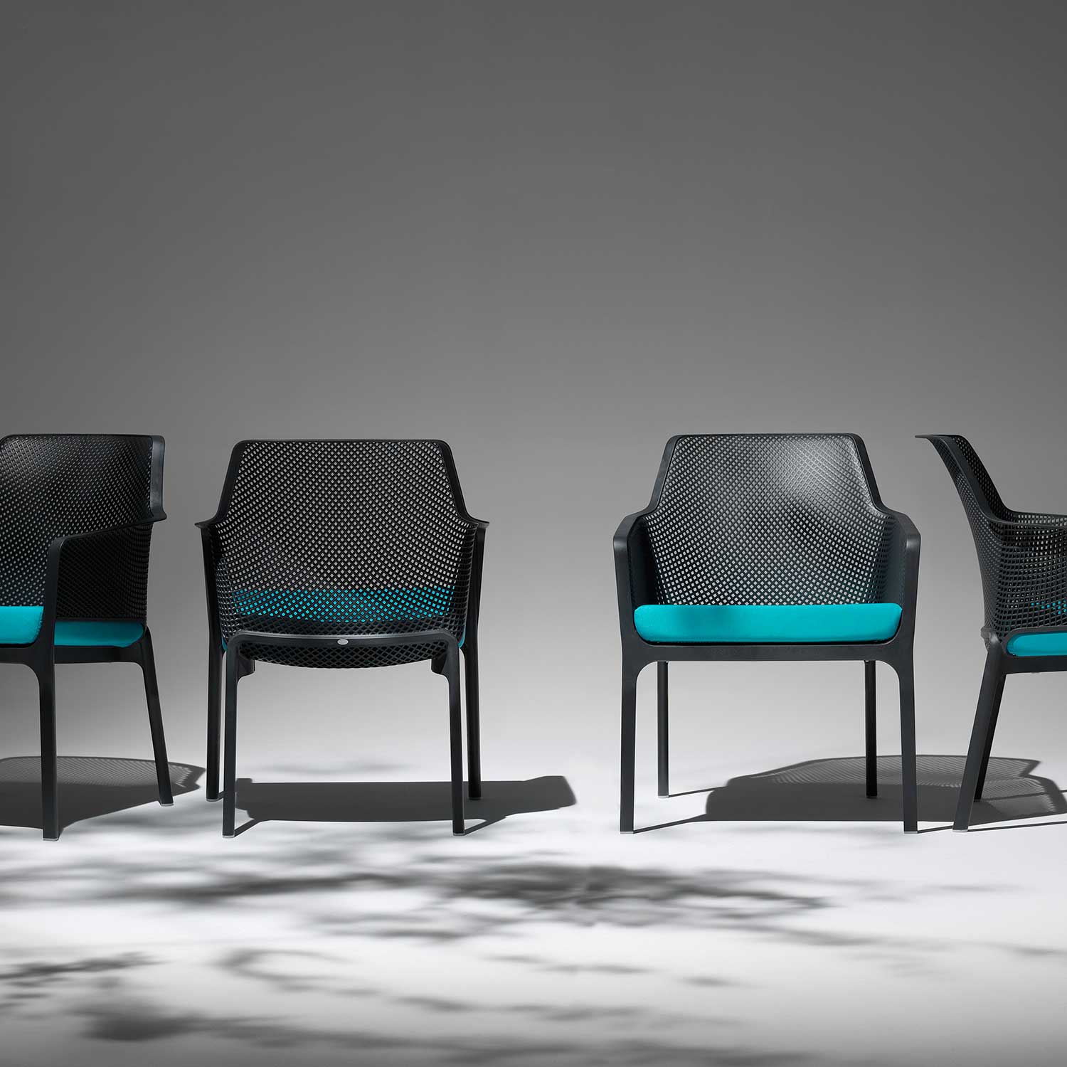 NET Relax - Designer outdoor chair with armrests