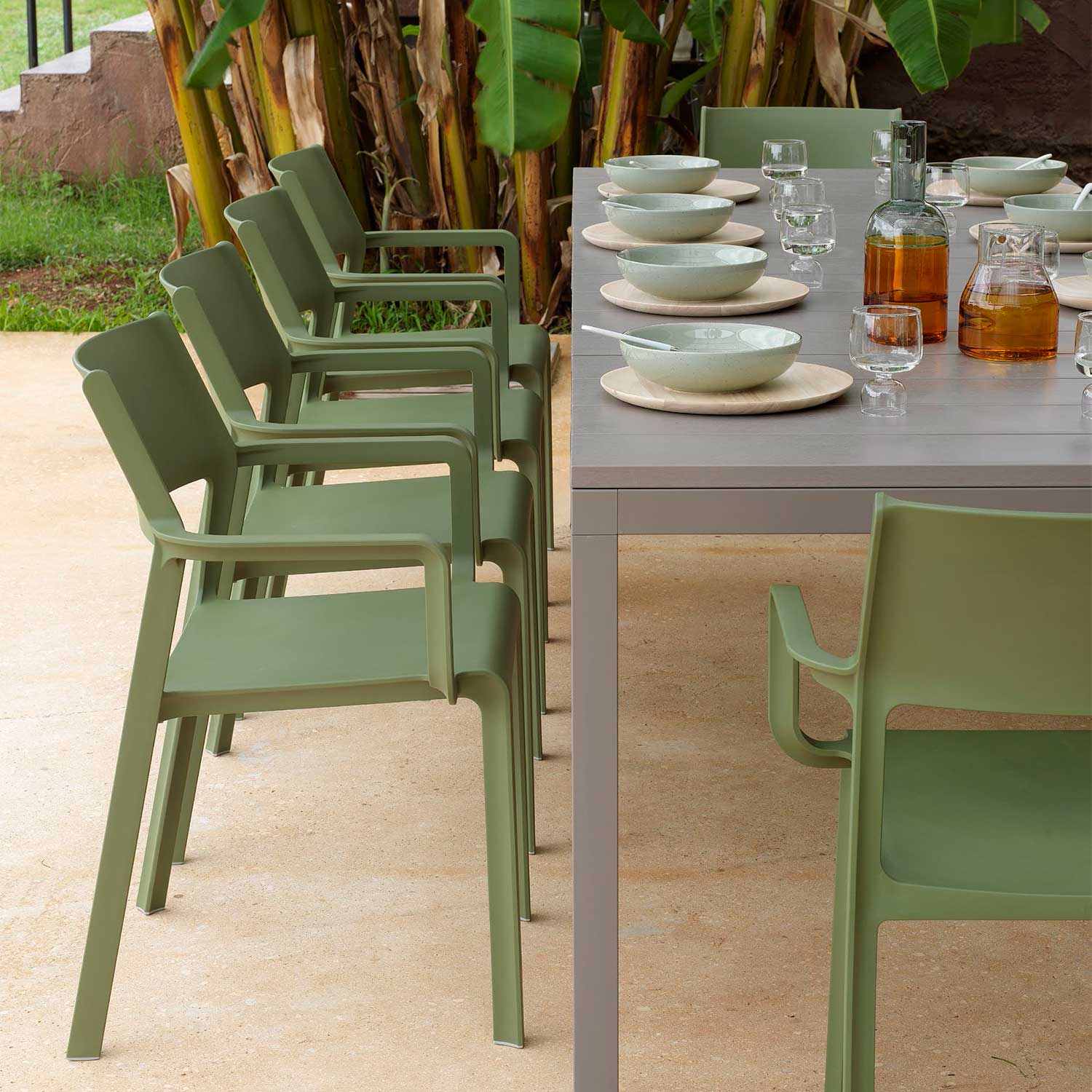 TRILL Armchair - Designer outdoor chair with stackable armrests