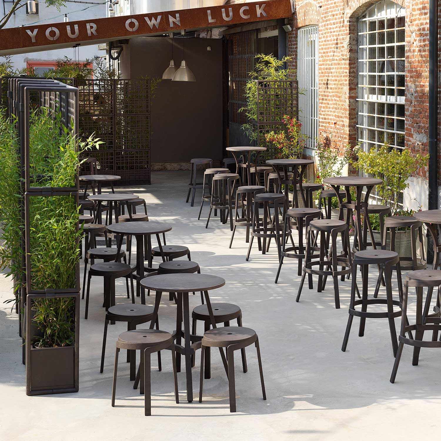 STACK Mini - Tabouret d'extérieur design empilable sans dossier