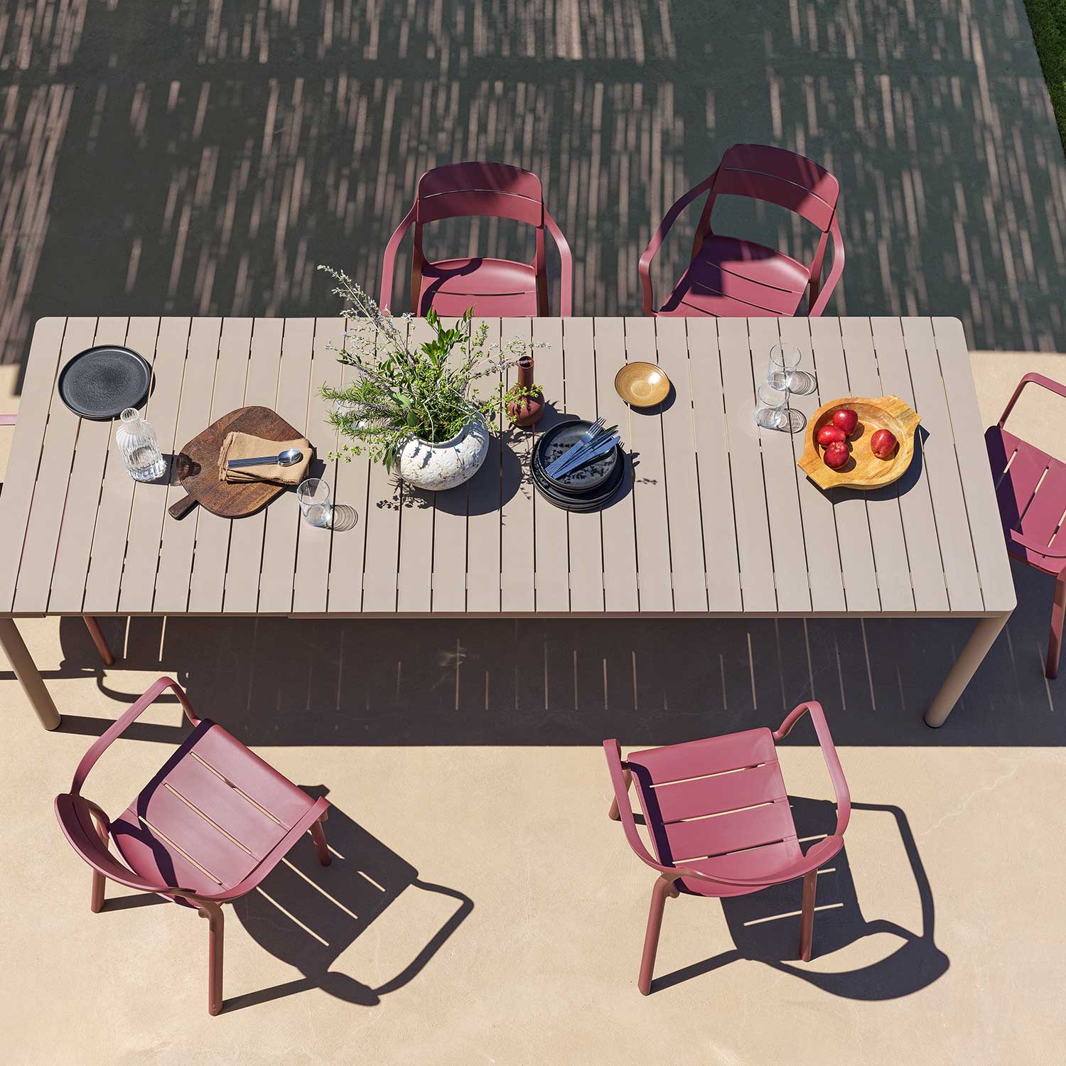 CASSIA Armchair - Designer outdoor chair with armrests