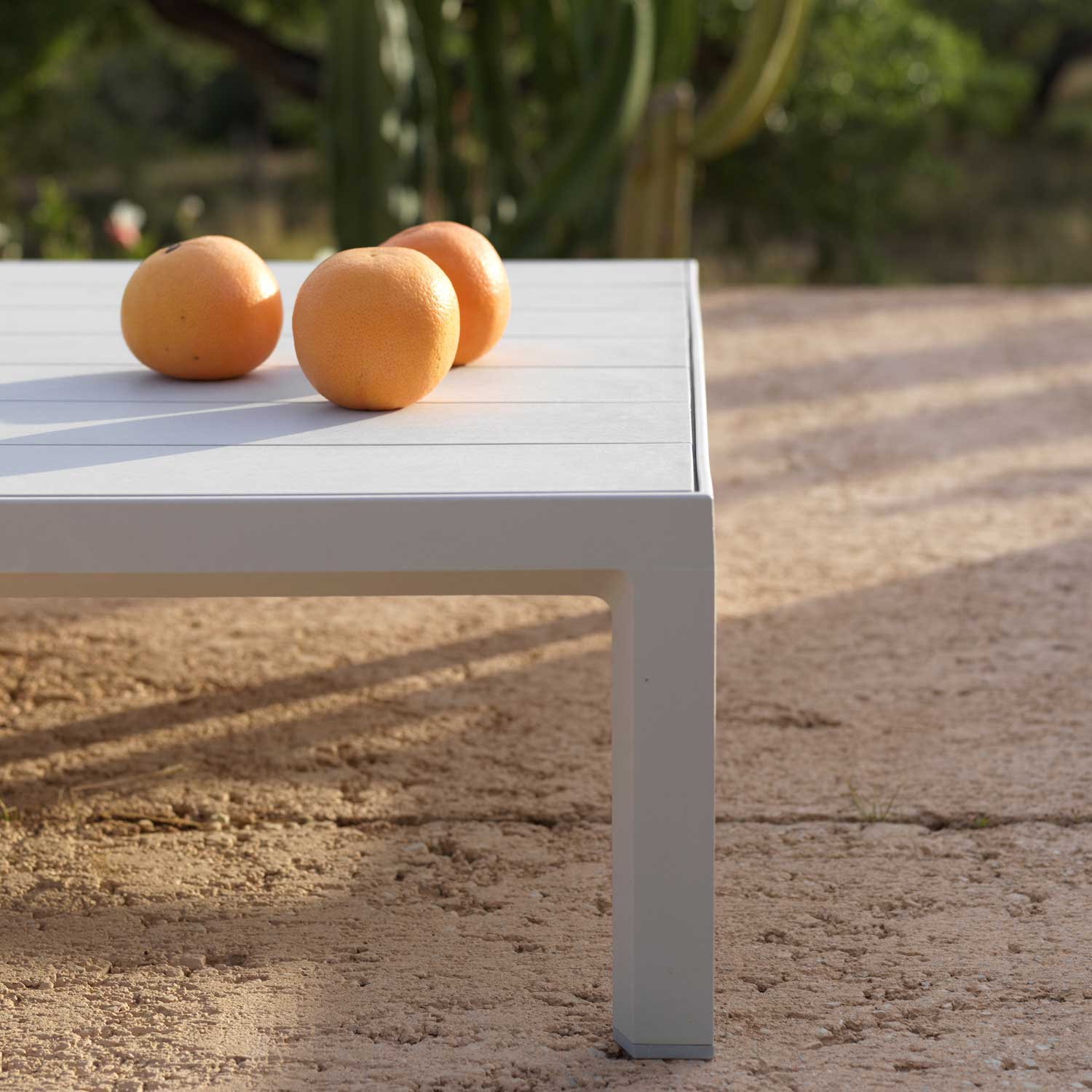 MAXIMO 80 - Table basse carrée extérieur en résine effet mat