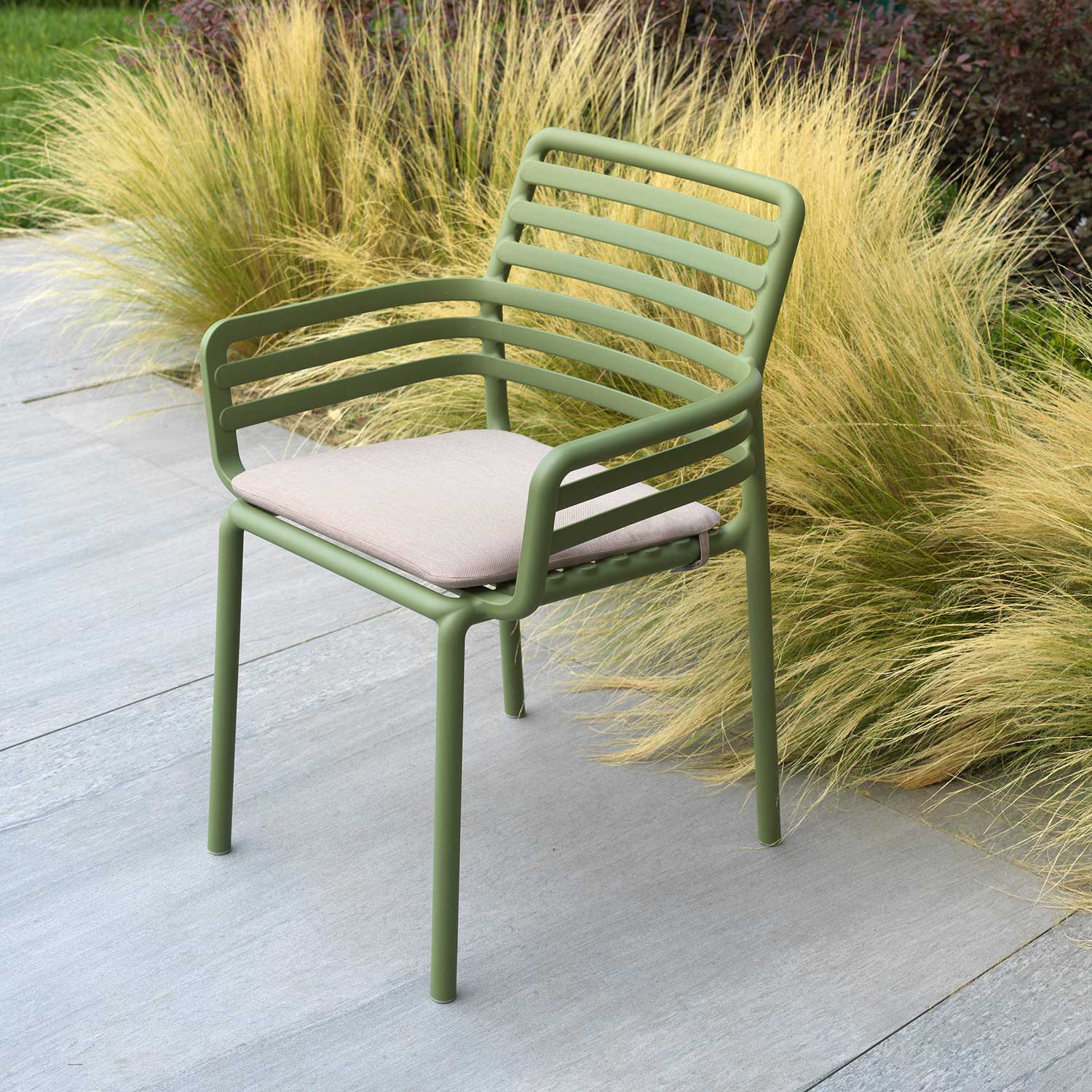 DOGA Armchair - Chaise d'extérieur design empilable avec accoudoirs