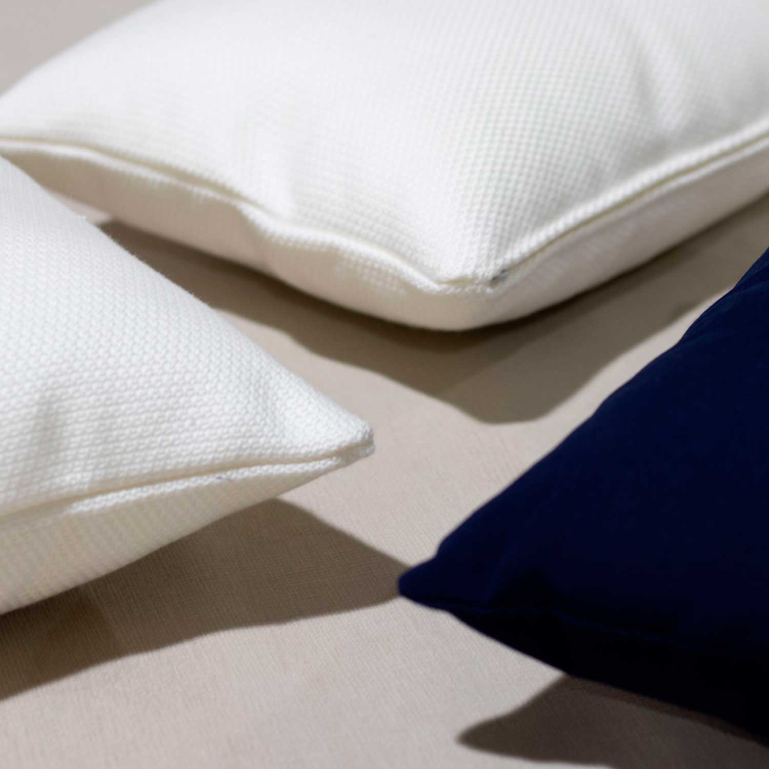 PILLOW - Coussin d'extérieur design haut de gamme personnalisable