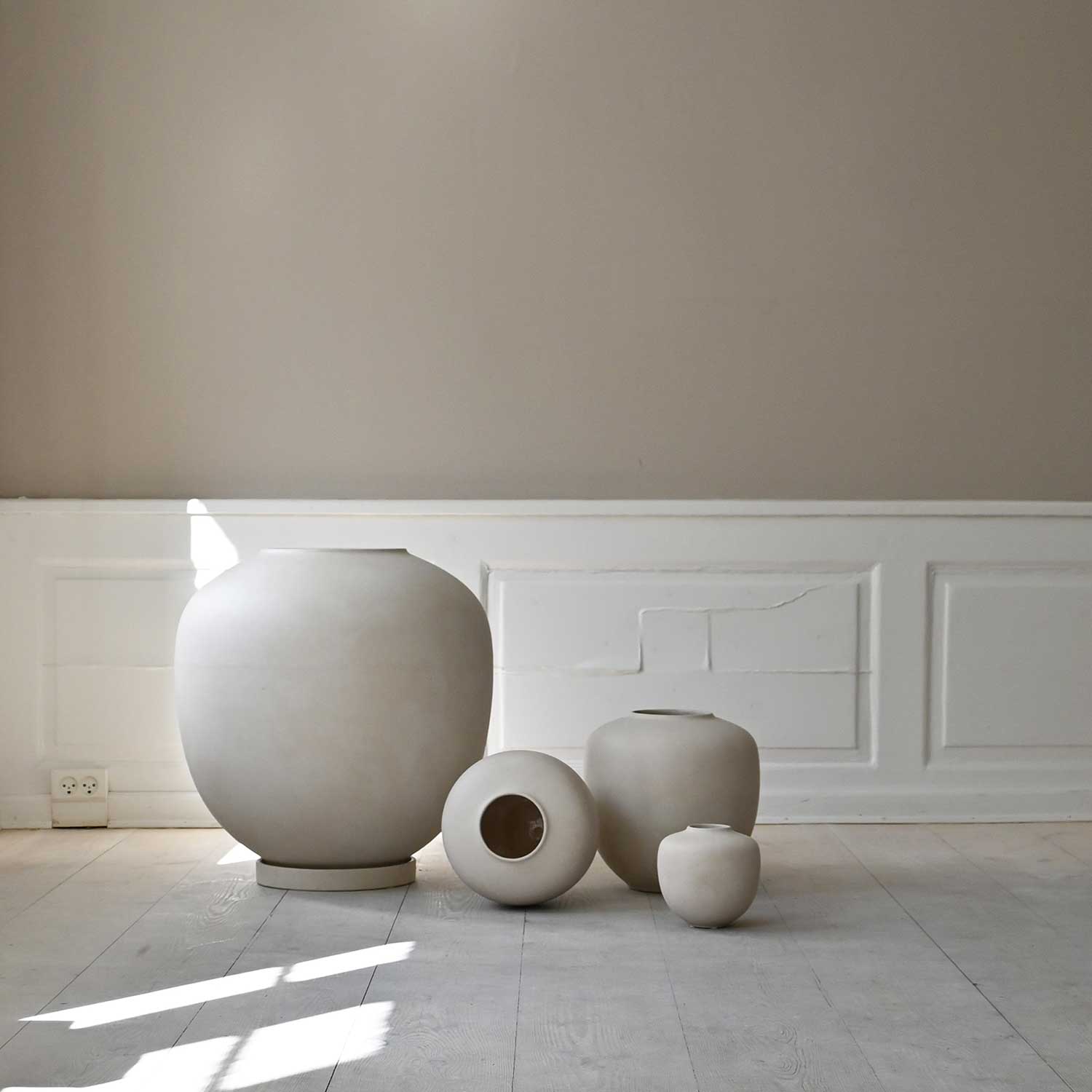 SUNAO - Vase exterieur design en béton fibré