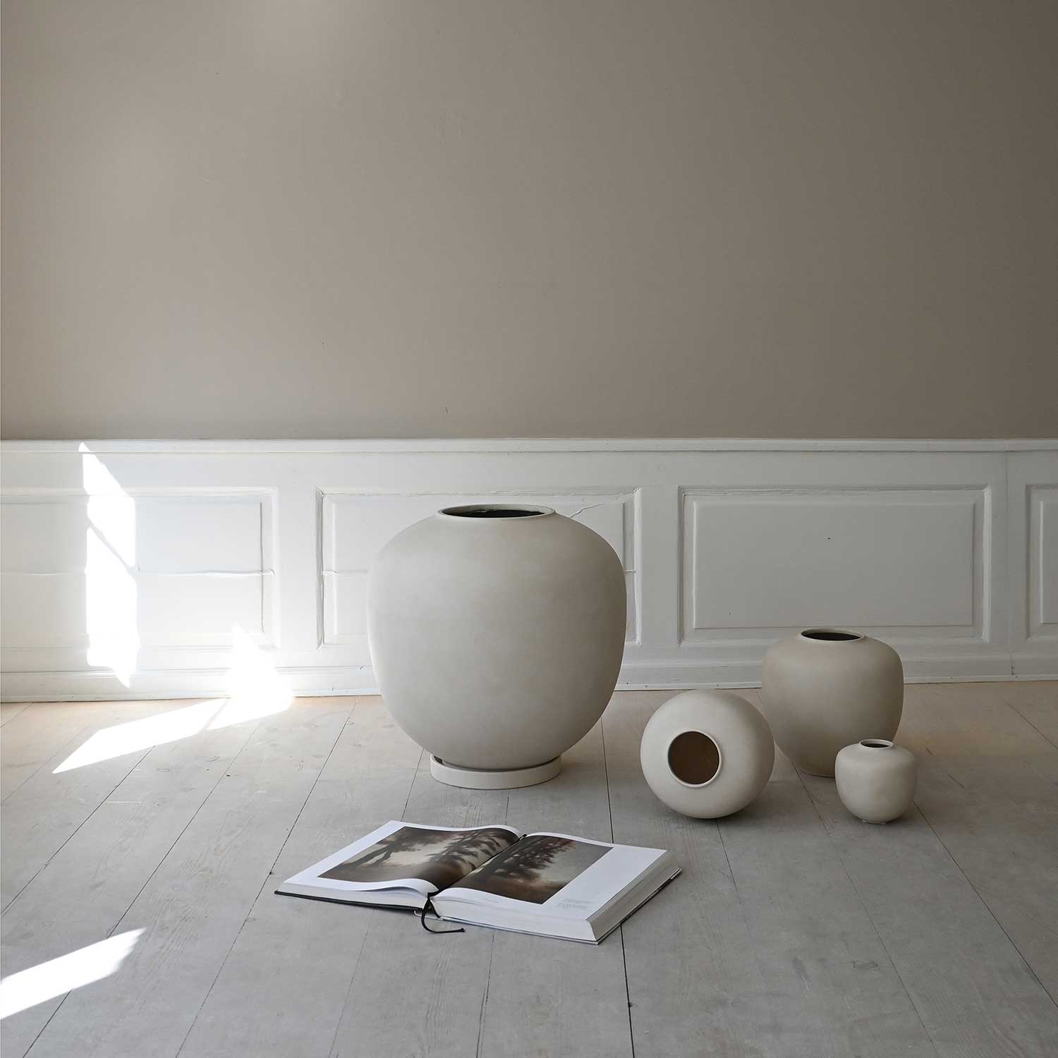 SUNAO - Vase exterieur design en béton fibré