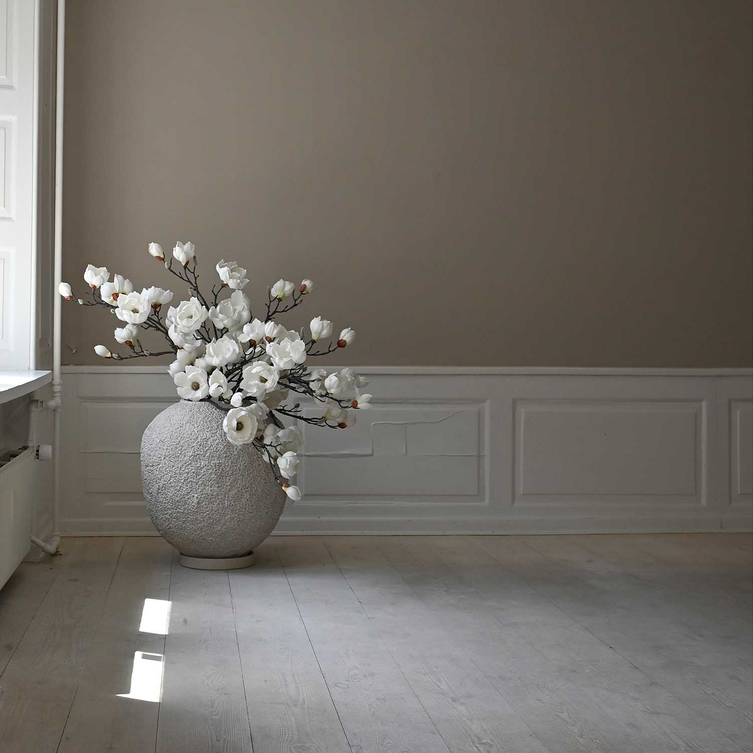 SUNAO - Vase exterieur design en béton fibré