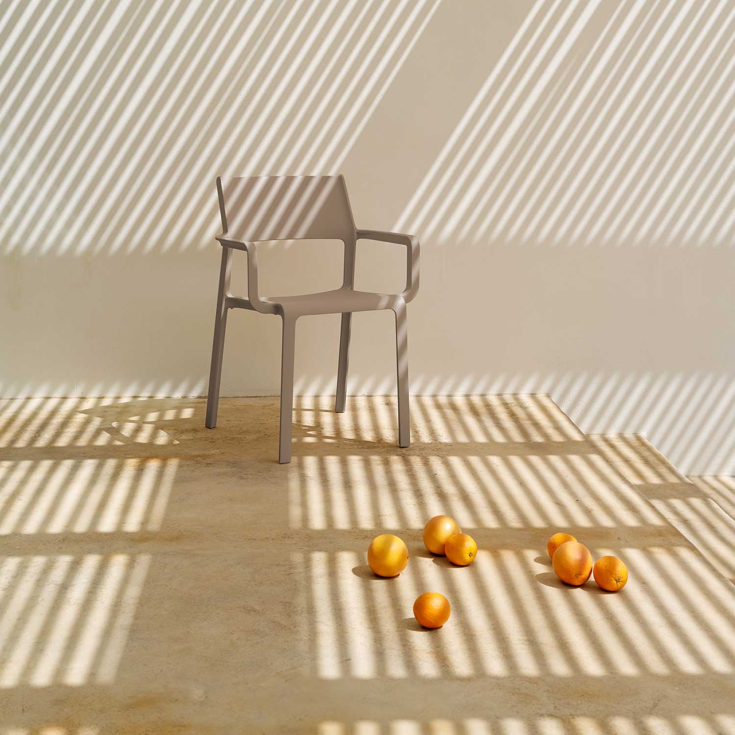 TRILL Armchair - Designer outdoor chair with stackable armrests