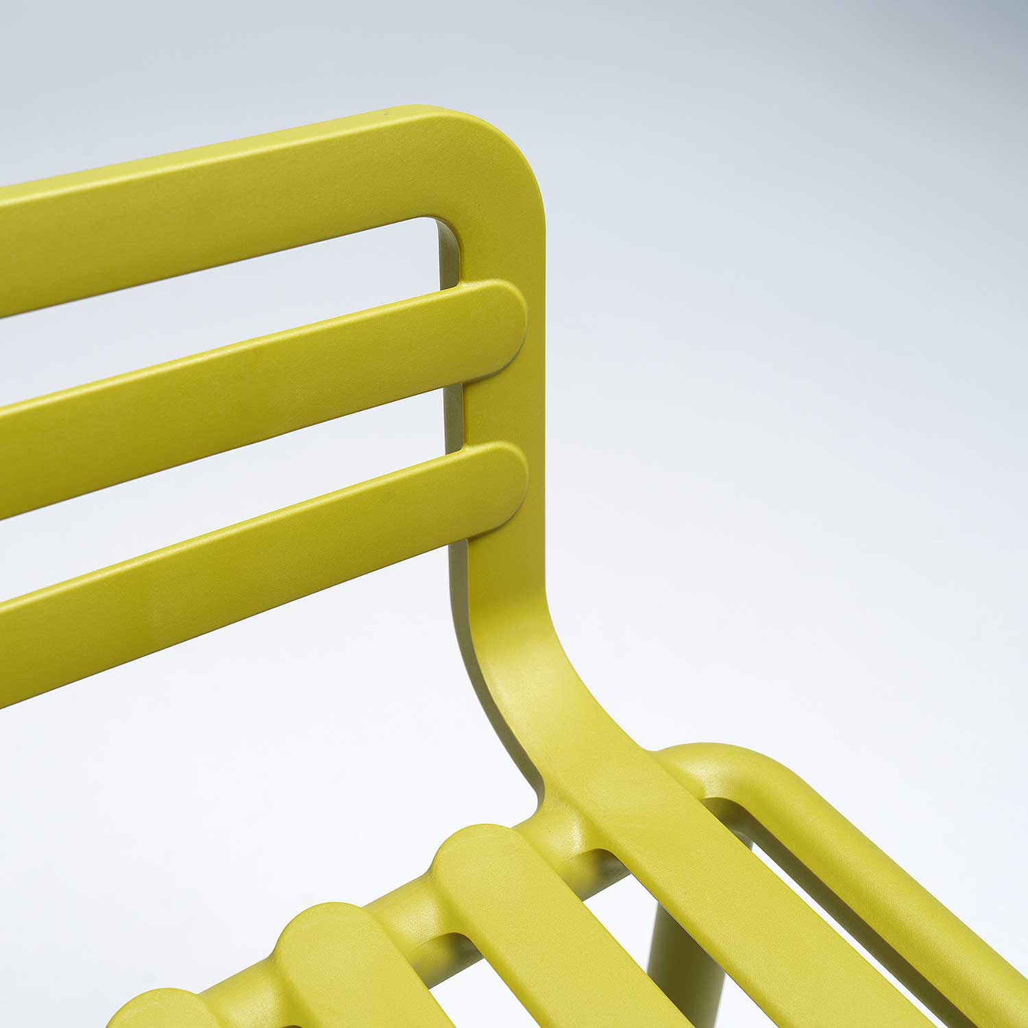 DOGA Armchair - Chaise d'extérieur design empilable avec accoudoirs