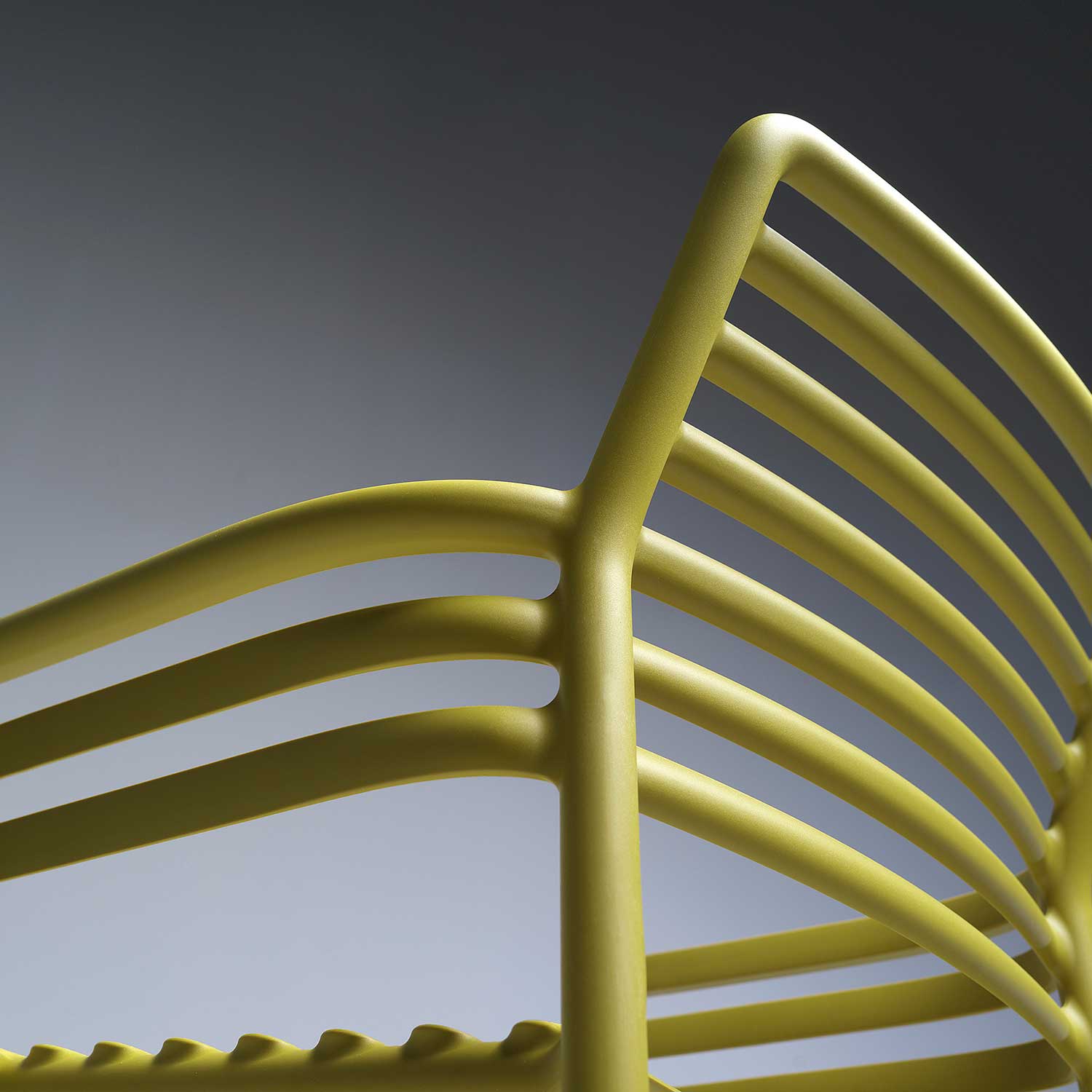 DOGA Armchair - Chaise d'extérieur design empilable avec accoudoirs