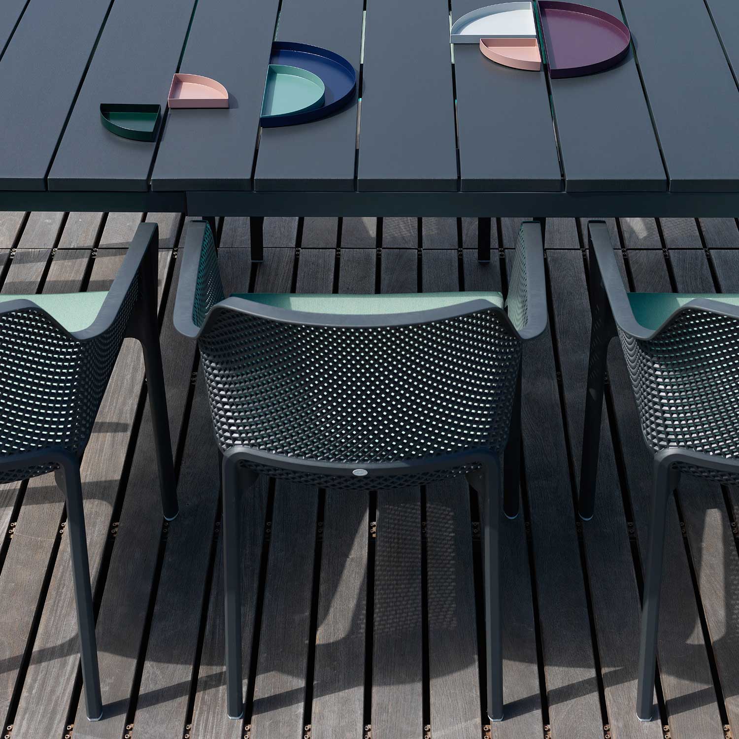 NET - Designer outdoor chair with armrests