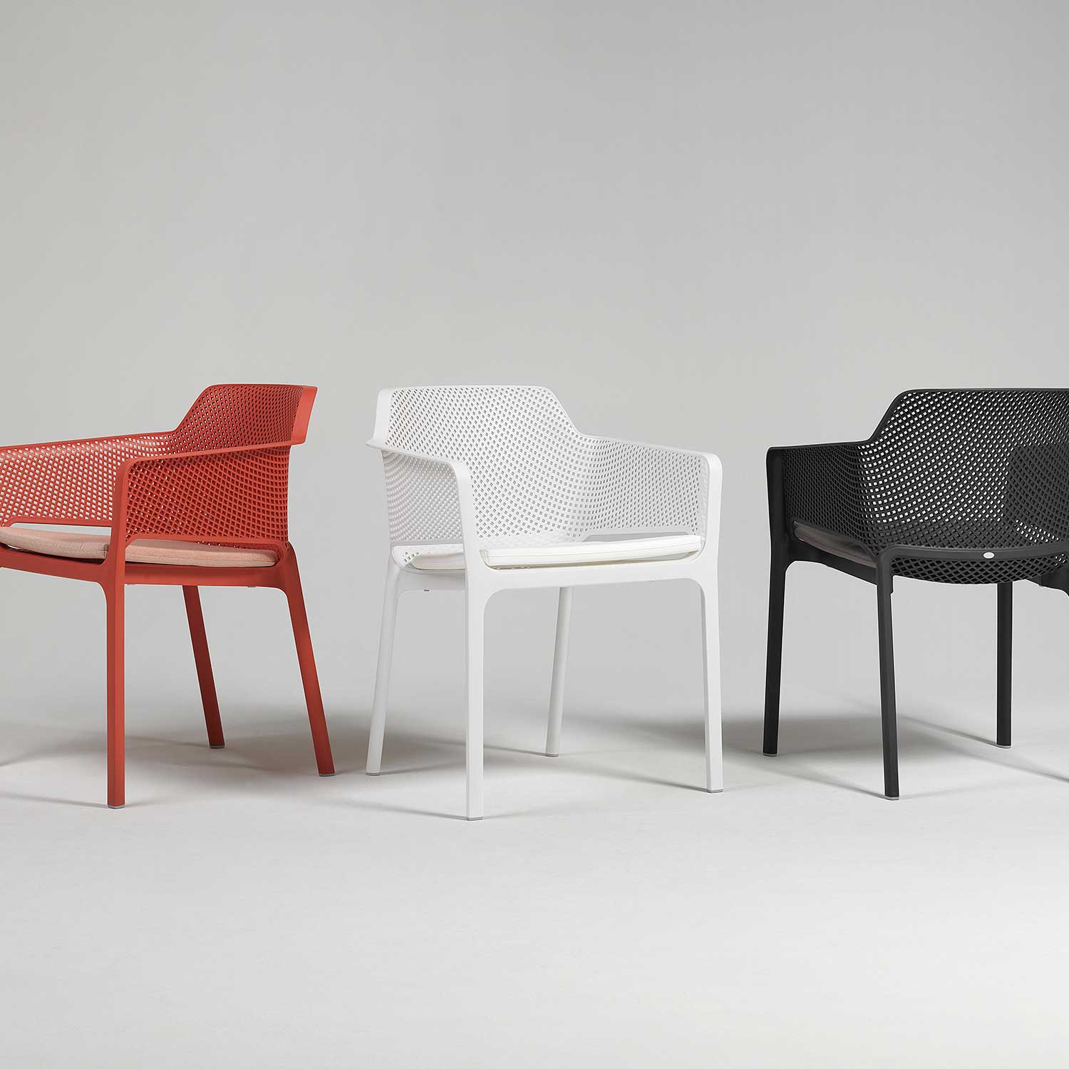 NET - Designer outdoor chair with armrests