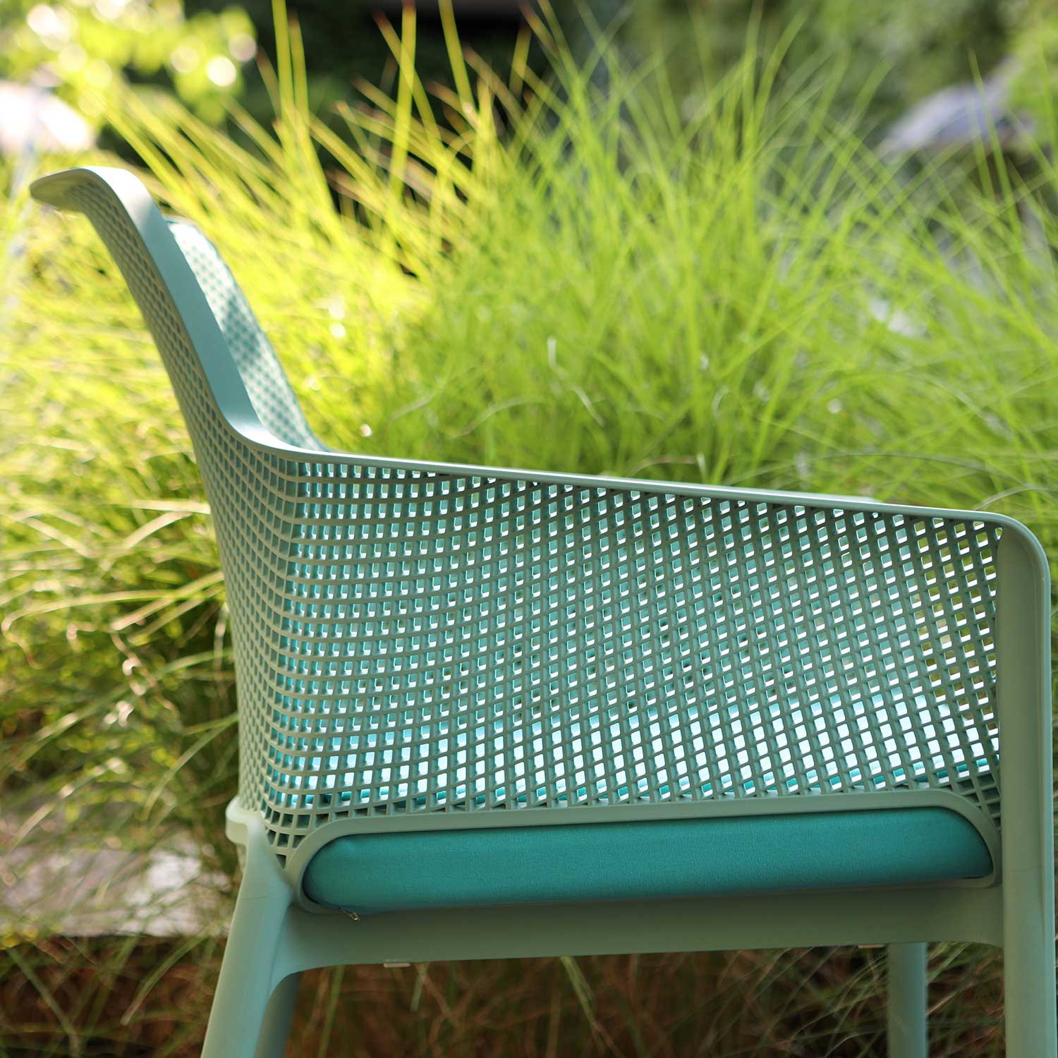 NET Relax - Designer outdoor chair with armrests