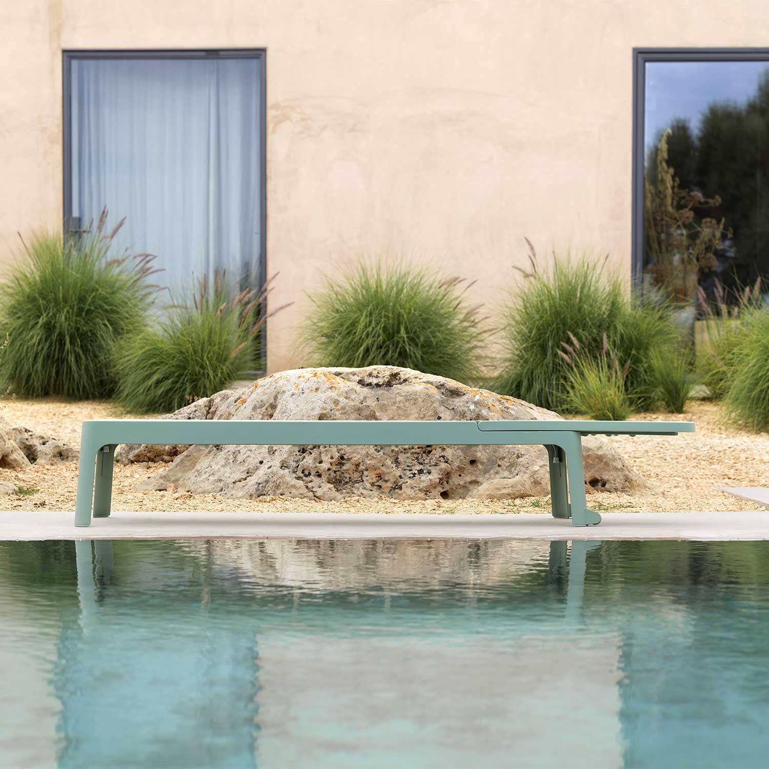 PLANO - Transat d'extérieur design résistant et empilable