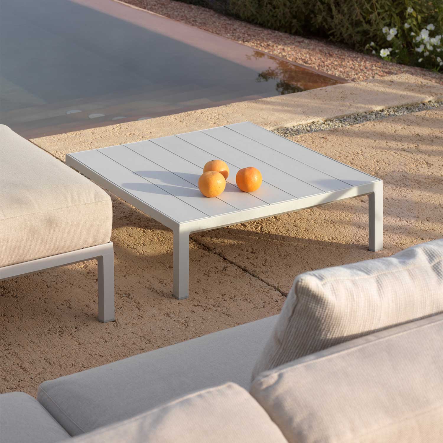 MAXIMO 80 - Table basse carrée extérieur en résine effet mat