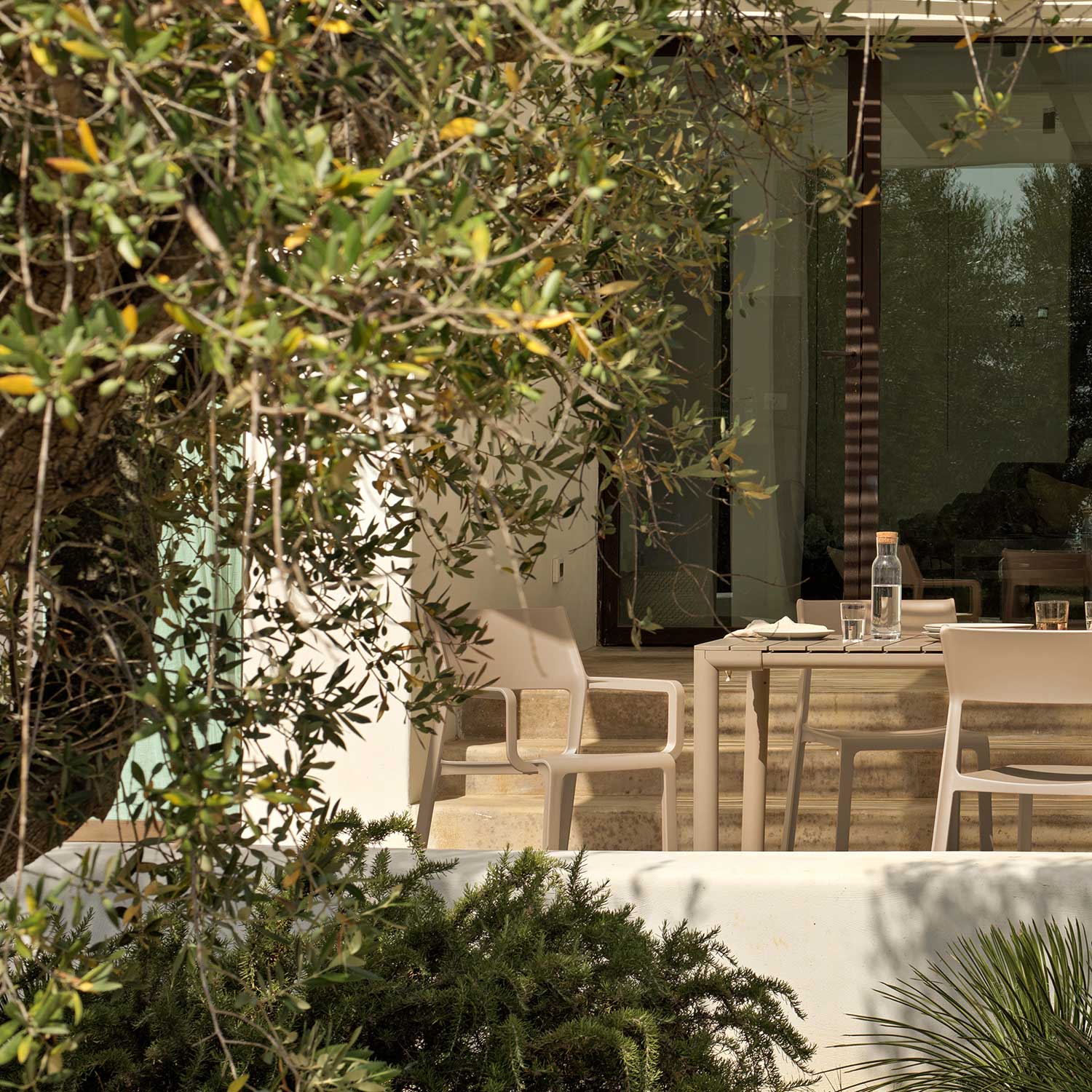 TRILL Armchair - Chaise d'extérieur design avec accoudoirs empilable